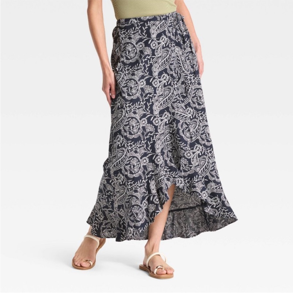 Universal Thread Black and White Paisley Maxi Skirt